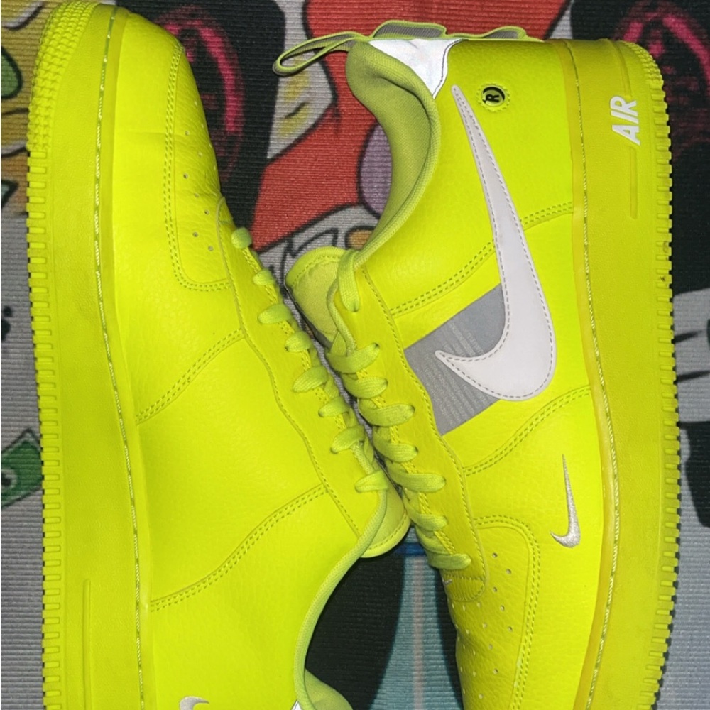 Nike AF1 “ Volt” lows.